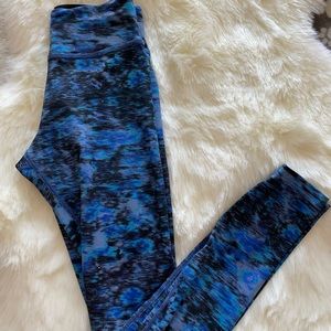Beyond Yoga blue print leggings xs